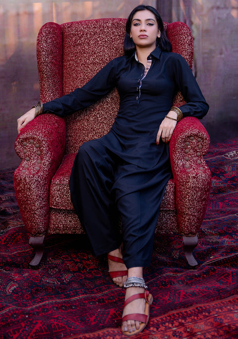Dyas fitted black shalwaar kameez  with pockets for women by Parishae Adnan