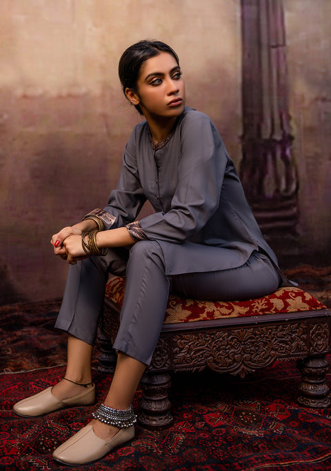 Iris fitted grey kurta pant pyjama suit with pockets by Parishae Adnan